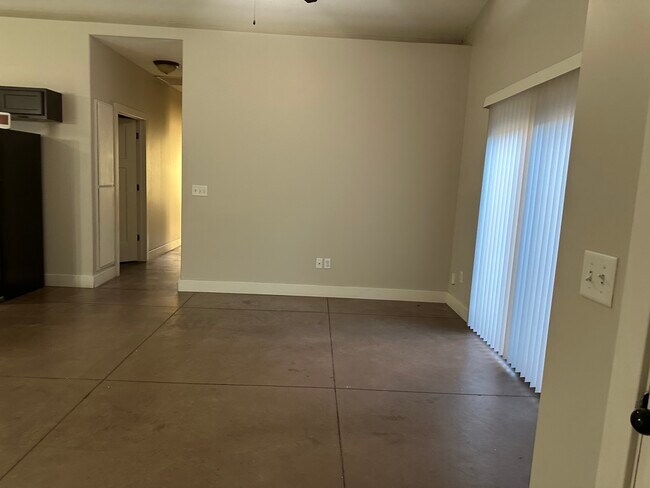 4833 N Hillside Ct, Wichita, KS 67219 - photo 6