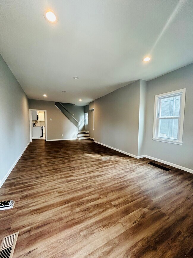 307 Washington St, Royersford, PA 19468 - photo 3