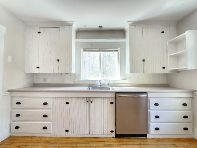 387 College Ave, Orono, ME 04473 - photo 2