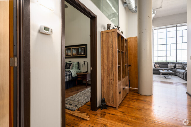 2BR, 2BA - 1097SF - Entry