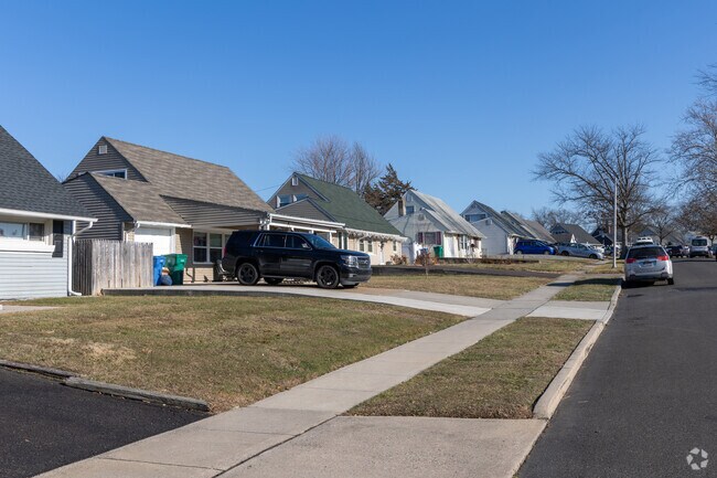 Mill Creek Falls offers both driveway and on-street parking.