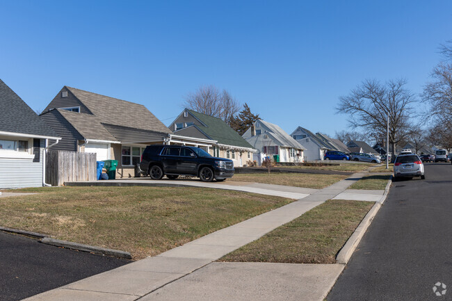 In Mill Creek there is on street parking.