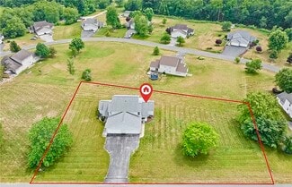 2012 Rolling Meadows Ln, Akron, OH 44312