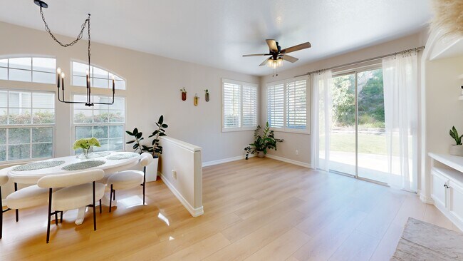 27810 Bloomfield Ct, Valencia, CA 91354 - photo 2