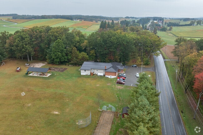 Students learn in the rolling hills of MD in Swan Meadow School.