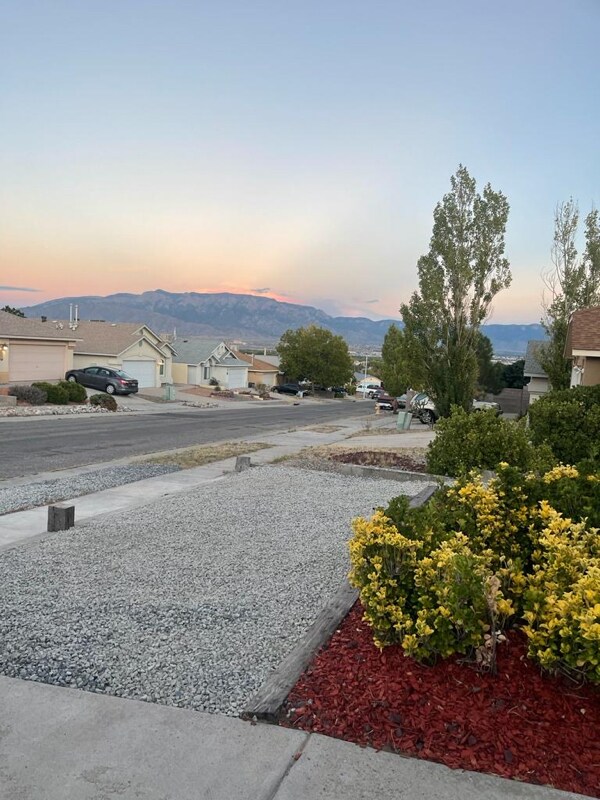 3908 Suntrail Rd NW, Albuquerque, NM 87114