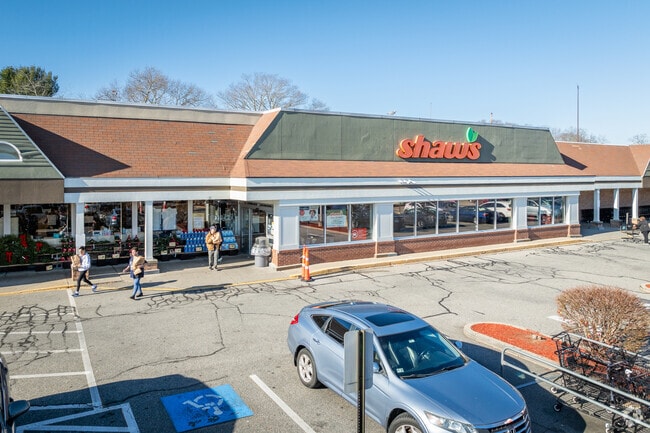 Riverside locals trust Shaw’s Market for their fresh groceries and great deals.