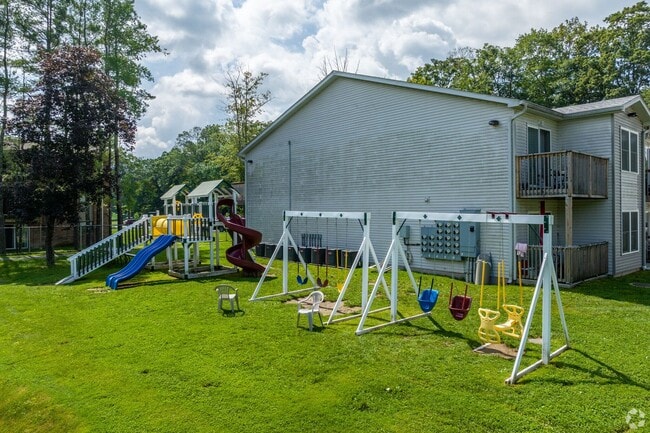 Emerald Pond Estates | Renovated 1 & 2 Bedroom Apartments, Ellenville, NY 12428 - photo 5