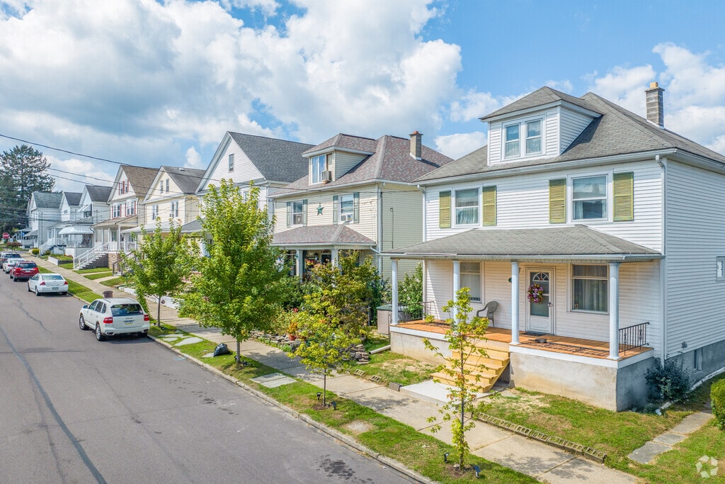 1021 S Chestnut St, Nanticoke, PA 18634