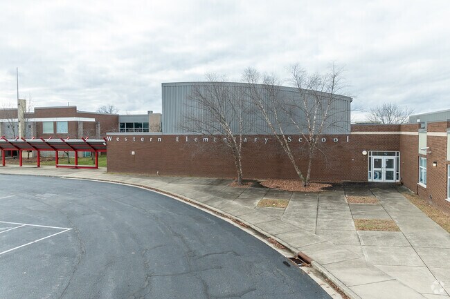 The student population of Western Elementary School is 644 and the school serves K-5.
