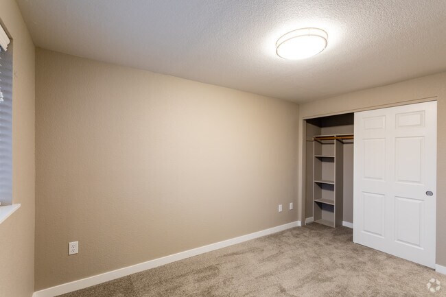 2BR, 1BA - 884 SF - Renovated