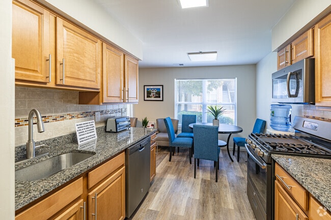 2BR, 2BA - 1,010SF - The Pine II - Kitchen