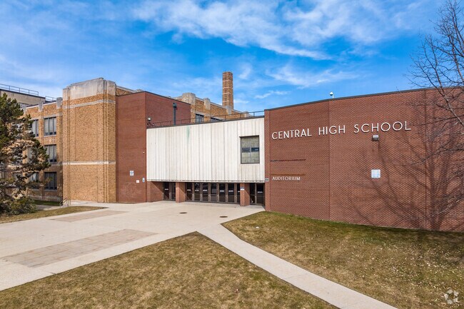 Central High School gets a B- rating from Niche.
