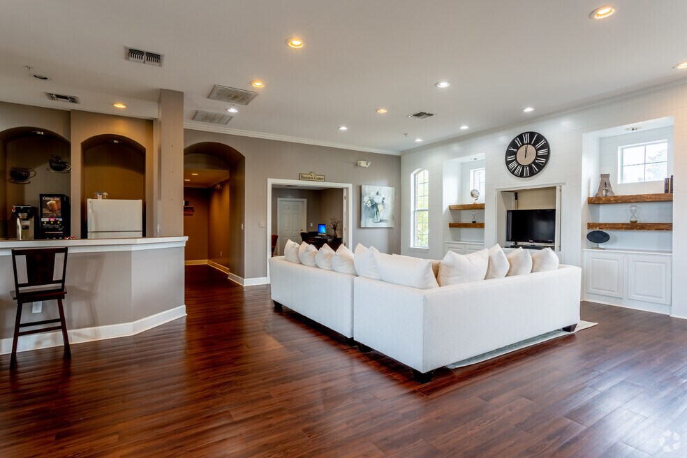 Arbors On Reservoir 959 Lake Harbour Dr, Ridgeland, MS