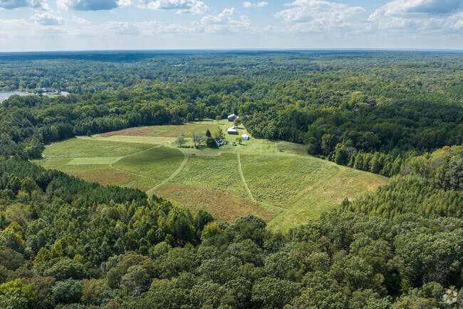 Small farms complete the rural feeling and the roots of White Plains.