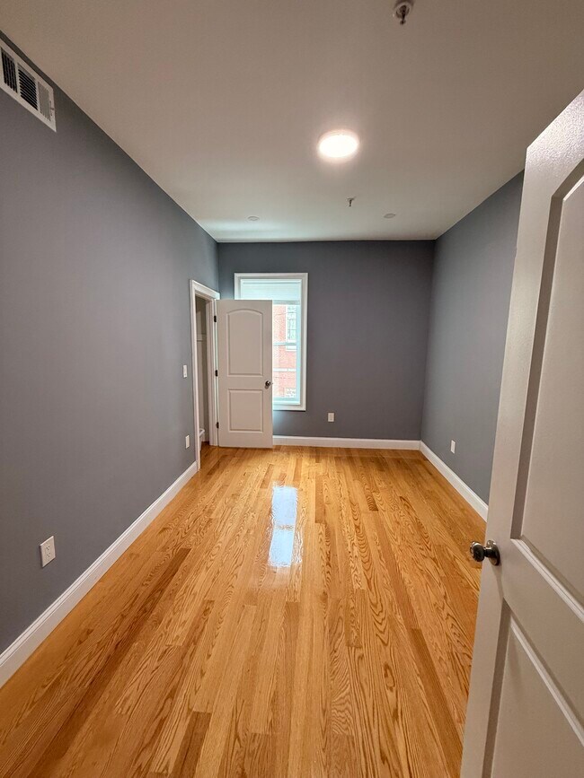 337 Cambridge St Unit 2, Cambridge, MA 02141