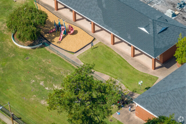 Arden Elementary School also feature a small playground.