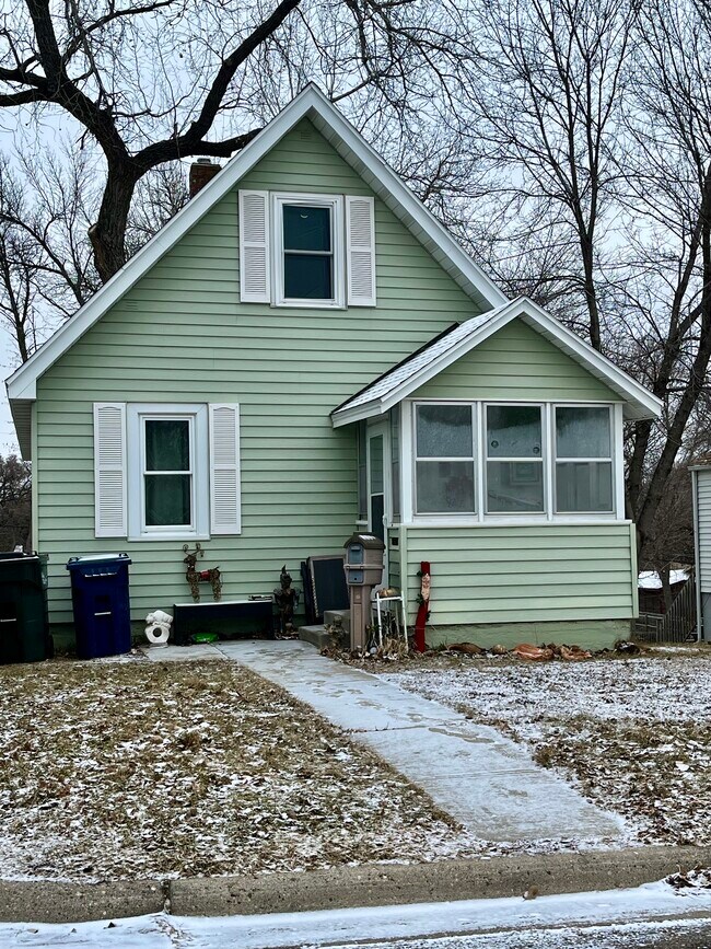 630 W 7th Ave, Fergus Falls, MN 56537
