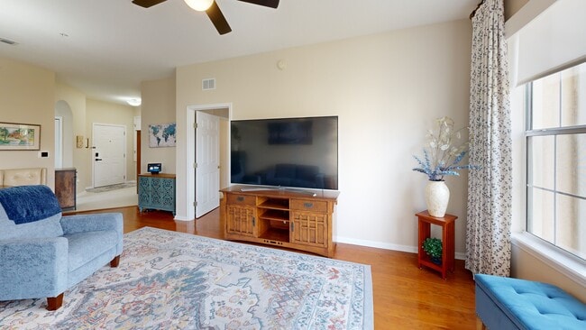 Point Meadows Place unit 8404, Jacksonville, FL 32256 - photo 2