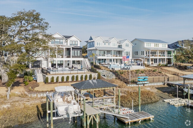 Hampstead has coastal style waterside homes with private docks and access to the waterways.