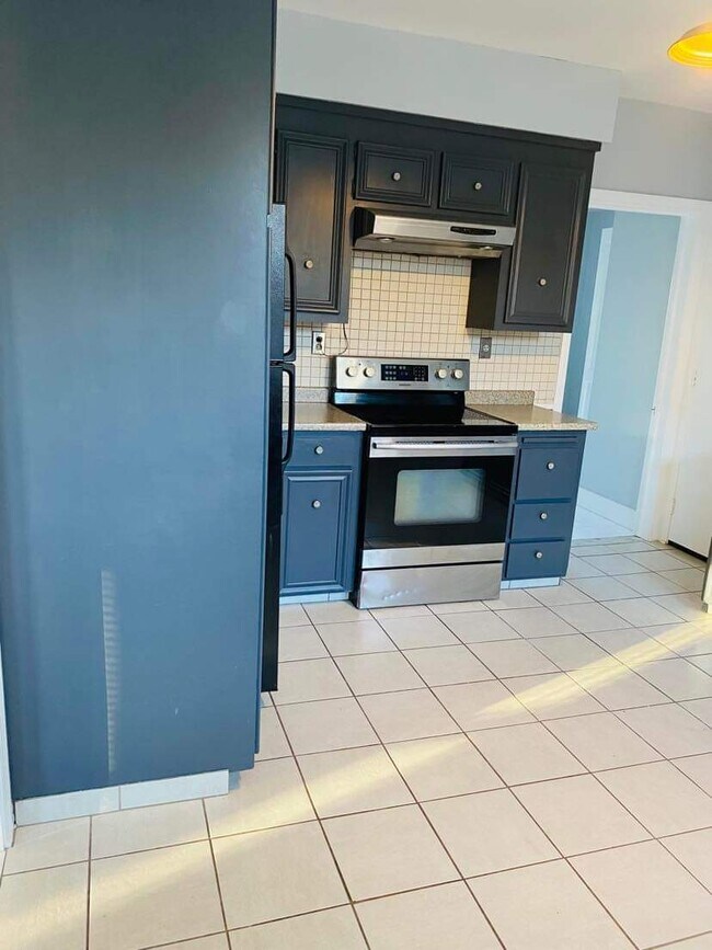 620 High St unit 2, Middletown, CT 06457 - photo 3