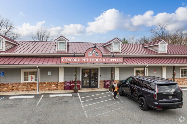 Concord Pet Foods & Supplies caters to pet owners living in New London Township daily.