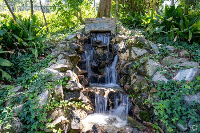 Parks in Mar Vista Heights offer residents plenty of relaxing zen spots to get outdoors.