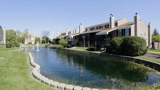 826 Terrace Lake Dr, Aurora, IL 60504