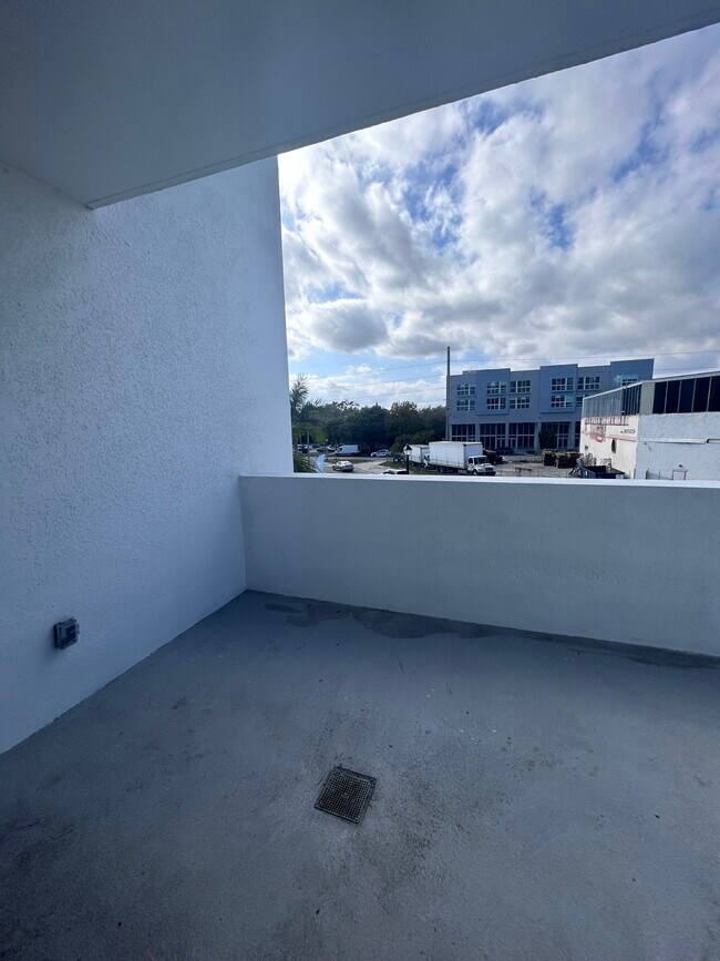 19601 NE 24th Ave unit B5, Miami, FL 33180 - photo 6