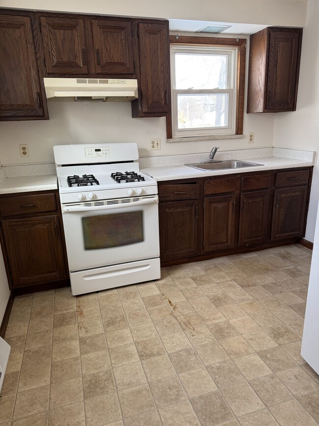 918 Powell Ave unit 3, Erie, PA 16505 - photo 3