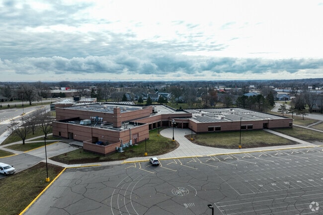 Lake Marion Elementary School has a student-teacher ratio of 17 to 1.