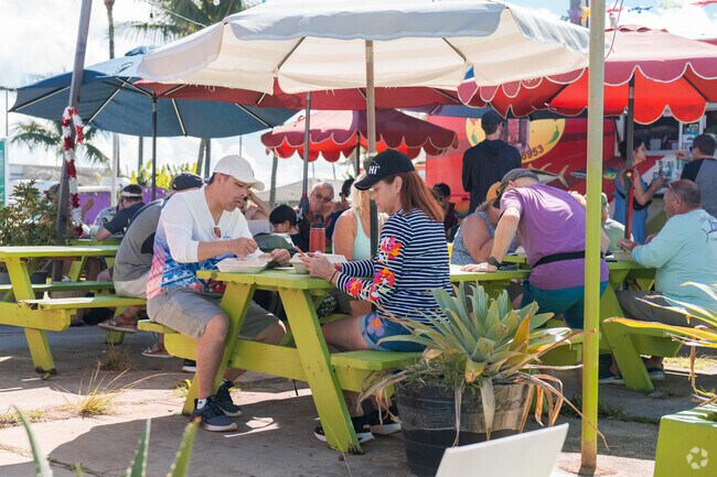 Local food trucks in Anahola offer delectable Hawaiian cuisine.