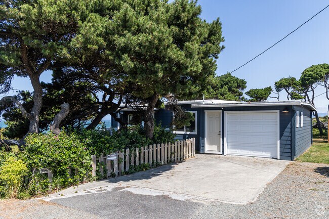 Often used as seasonal vacation rentals, Nesika homes are often early 21st-century bungalows.