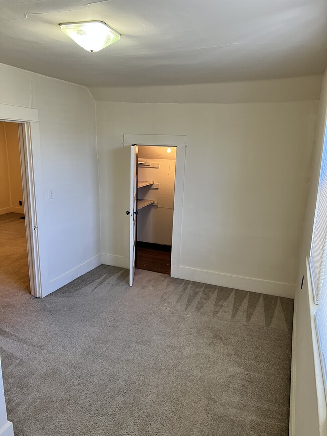 913 W High St unit B, Jefferson City, MO 65109 - photo 5