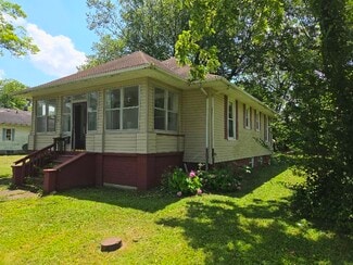 311 N Blanche St, Mounds, IL 62964