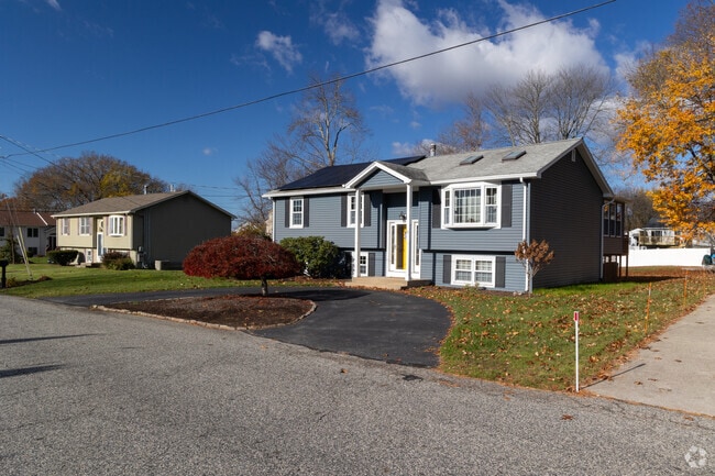 Cumberland Hill has many different types of raised ranch-style homes.