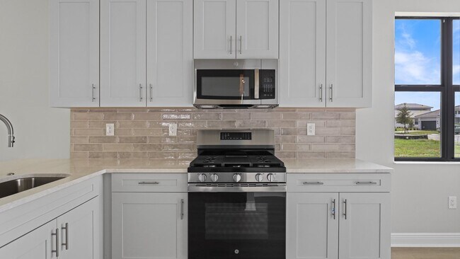 18340 Rockport Place, Lakewood Ranch, FL 34211 - photo 4