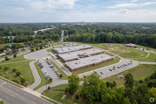 An aerial view of Hunter Elementary School and its amenities in Hunter Hills, NC.