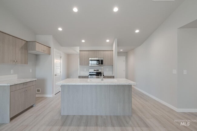 285 N Carnesbill Ave, Kuna, ID 83634 - photo 3