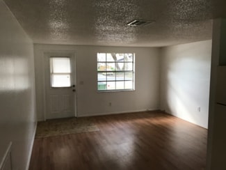4846 5th St, Zephyrhills, FL 33542
