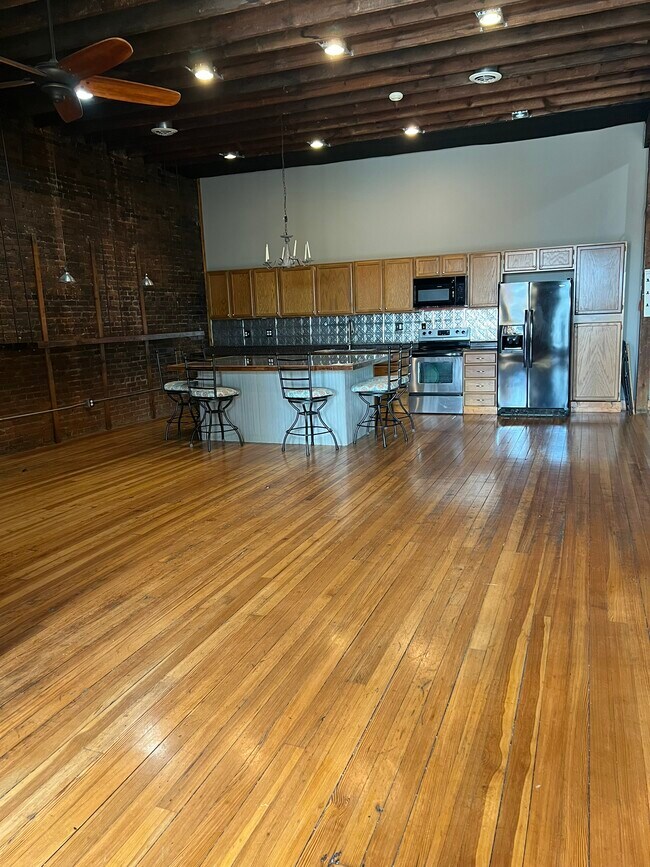 921 Broad St Unit Y, Grinnell, IA 50112