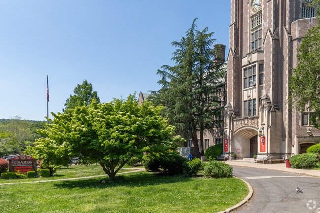 1,926 students in grades 9-12 attend Columbia Senior High School serves Maplewood, NJ.