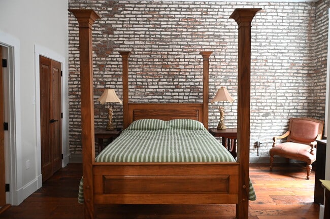 1207 Washington St unit 1207 B, Vicksburg, MS 39183 - photo 2