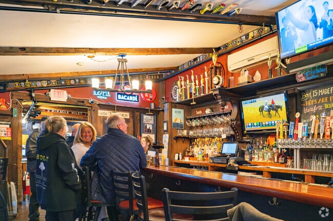 Residents of Hampton catch up iwth friends and familiy at their local 401 Tavern.