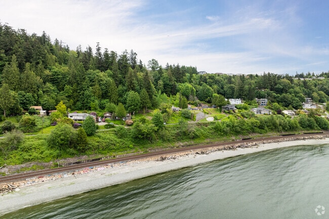 Rows of homes line the Puget Sound coast in Washington's Wind and Tide neighborhood.