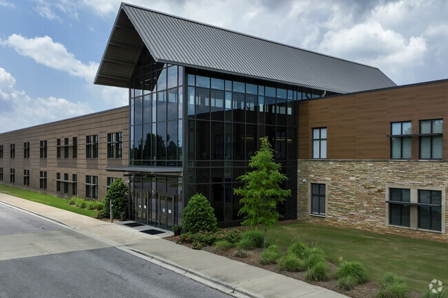 Pelham Park Middle School has a 16:1 student-teacher ratio, providing more personalized attention for students.