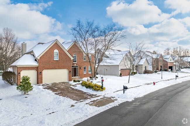 Contemporary Craftsman style homes from the 1980s and 1990s line the streets of Powell.