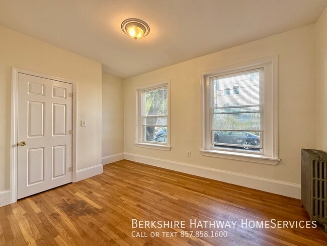 2 Cypress St unit 2, Somerville, MA 02143 - photo 4