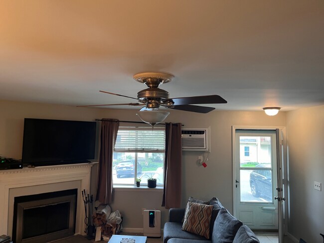 8 Rose Ln unit 22-11, Danbury, CT 06811 - photo 4