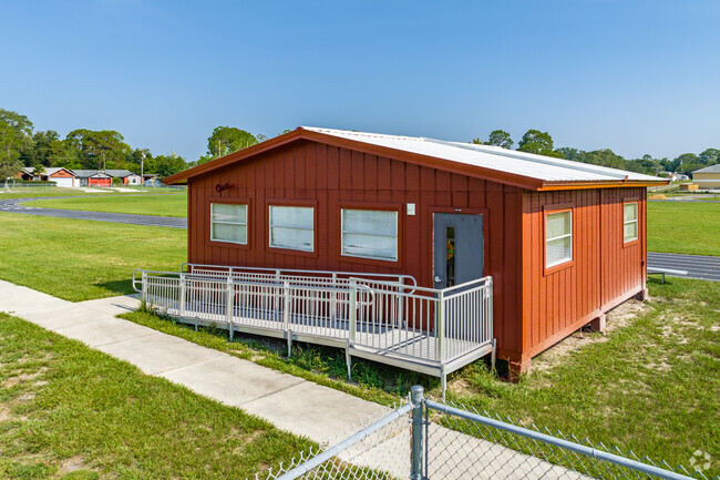 Gulf Middle school uses portable classrooms to hold all their Downtown New Port Richey students.